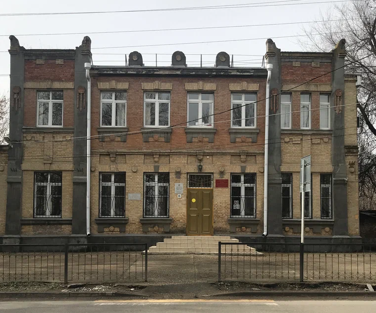 Здание муниципального казённого вечернего (сменного) общеобразовательного учреждения центра образования№10
