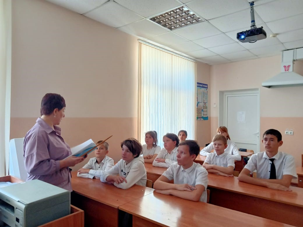 КЛАССНЫЙ ЧАС  «ЕДИНО ГОСУДАРСТВО, КОГДА ЕДИНЫ МЫ».